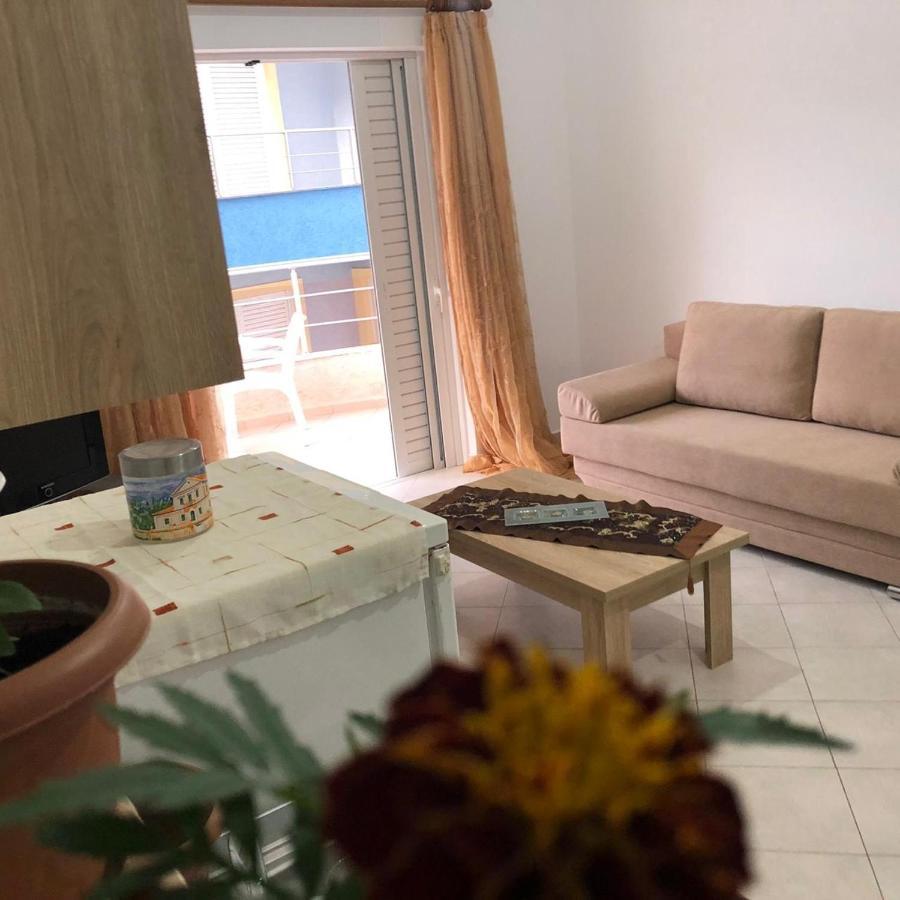 Mary'S Apartment Саранде Екстериор снимка